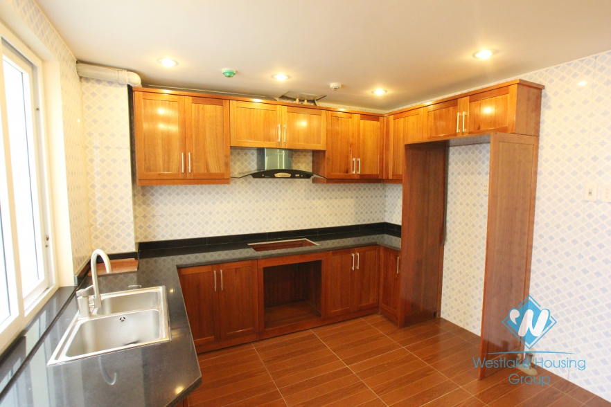 Brand new 3 bedrooms apartment for rent in Xuan Dieu street, Tay Ho, Hanoi